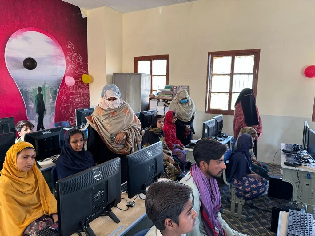 Zong 4G and HANDS team up for youth digital education access 03
