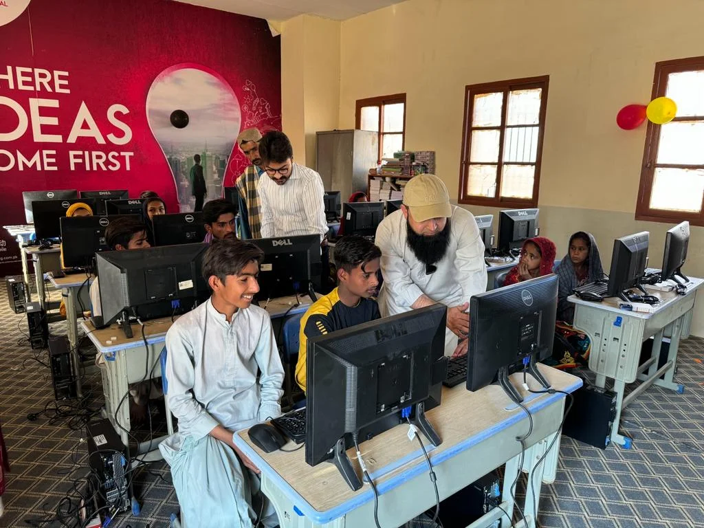 Zong 4G and HANDS team up for youth digital education access 03